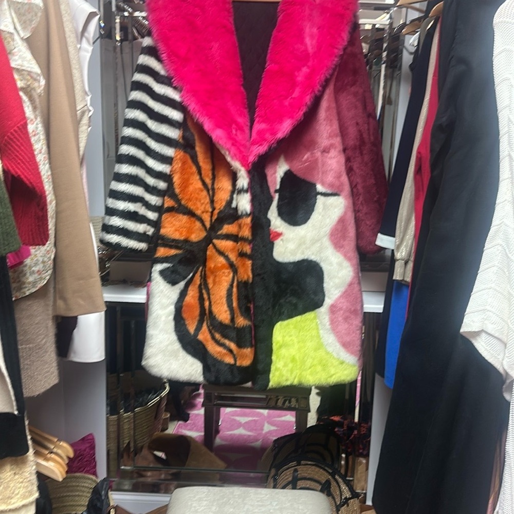 Alice and Olivia stylish faux fur coat!! Absolutely Stunning!! Barely Worn